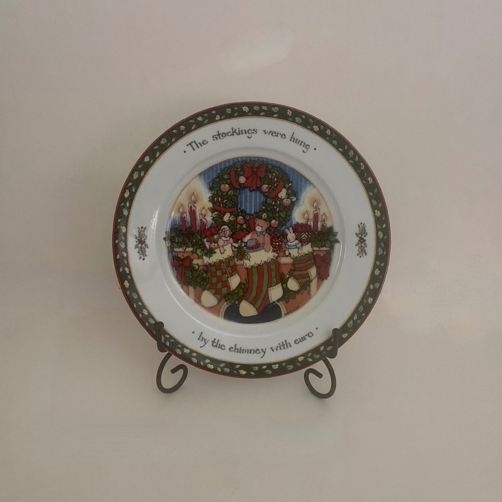 Vintage Susan Winget A CHRISTMAS STORY Stockings Were Hung Dinner Plate 10.75"